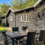 3 Bedroom Cozy In בית נופש פארביילה