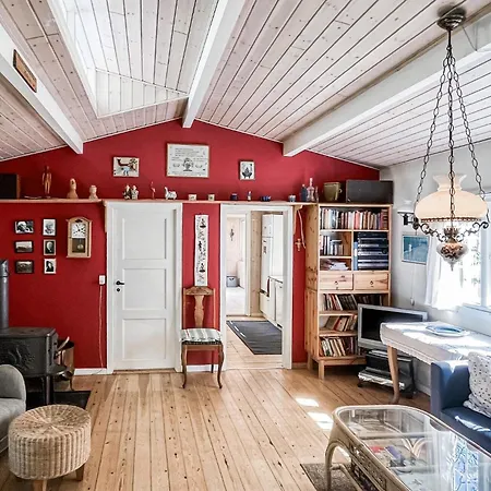בית נופש 3 Bedroom Cozy In פארביילה