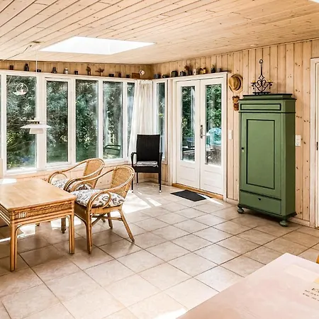 3 Bedroom Cozy In בית נופש פארביילה